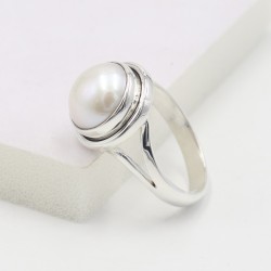 Natural Pearl Ring, June Birthstone, Sterling Silver Ring, Promise Ring, Engagement Ring, Bridal Jewelry, Statement Ring for Her