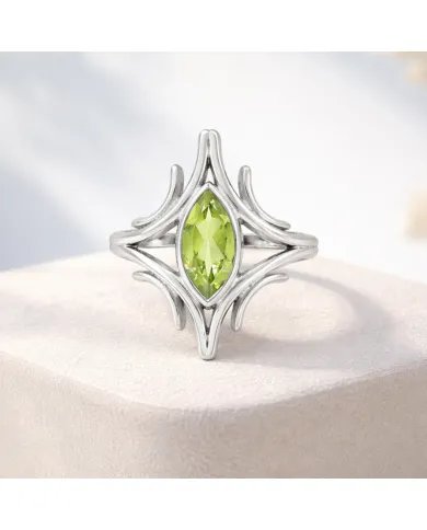 Elegant 925 Sterling Silver Ring with Green Peridot Gemstone
