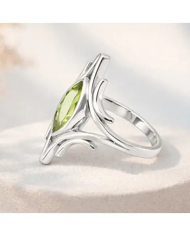 Elegant 925 Sterling Silver Ring with Green Peridot Gemstone