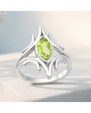 Elegant 925 Sterling Silver Ring with Green Peridot Gemstone