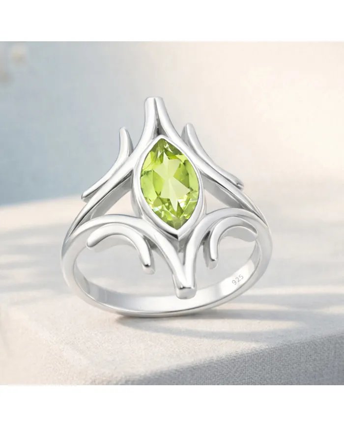 Elegant 925 Sterling Silver Ring with Green Peridot Gemstone