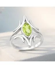 Elegant 925 Sterling Silver Ring with Green Peridot Gemstone