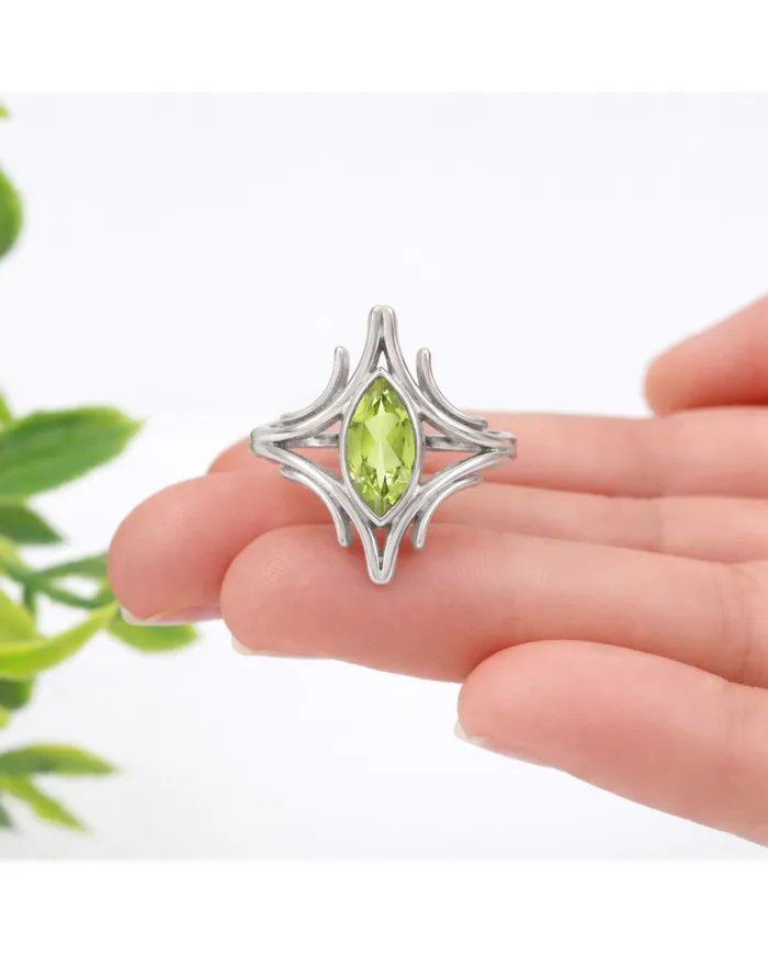 Elegant 925 Sterling Silver Ring with Green Peridot Gemstone