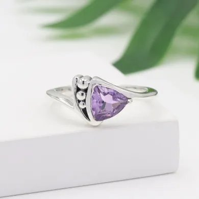 925 Sterling Silver Amethyst Trillion Cut Ring – Handmade Elegant Jewelry
