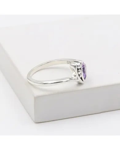 925 Sterling Silver Amethyst Trillion Cut Ring – Handmade Elegant Jewelry