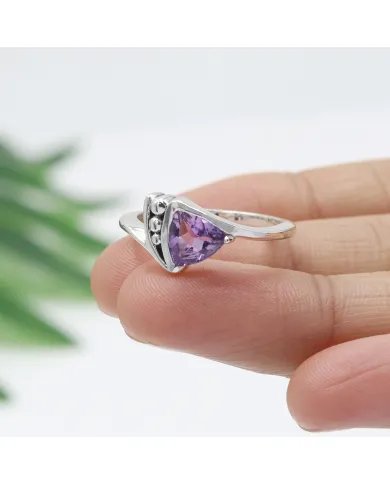 925 Sterling Silver Amethyst Trillion Cut Ring – Handmade Elegant Jewelry