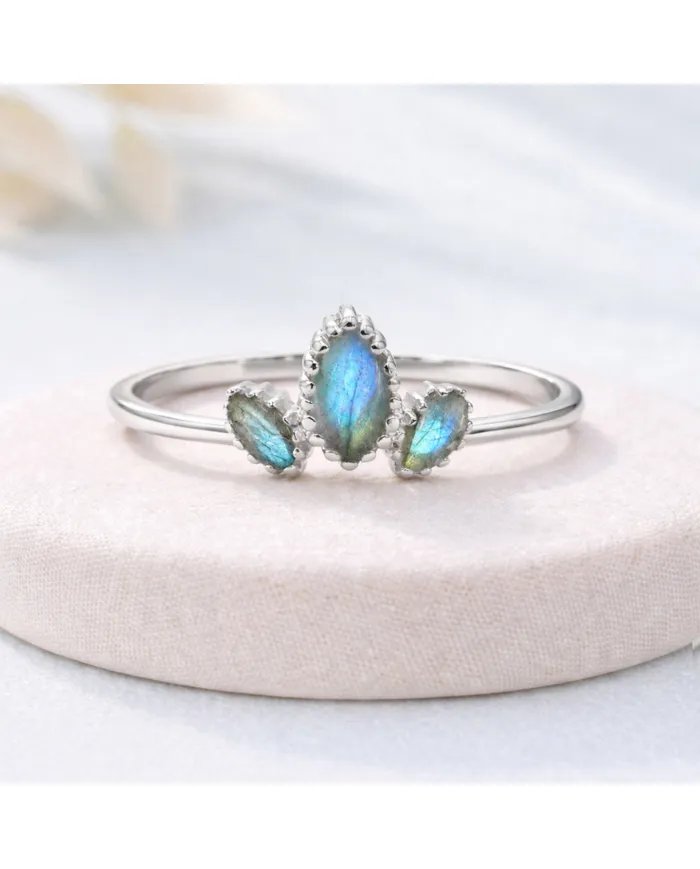 Labradorite Ring in 925 Sterling Silver – Handmade Gemstone Jewelry