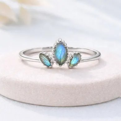 Labradorite Ring in 925 Sterling Silver – Handmade Gemstone Jewelry