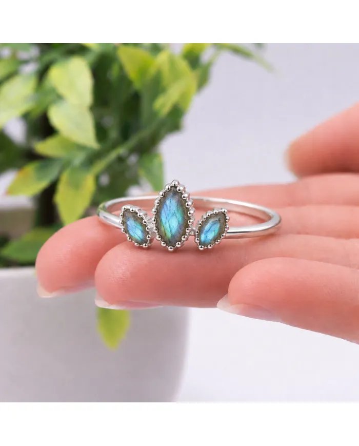 Labradorite Ring in 925 Sterling Silver – Handmade Gemstone Jewelry