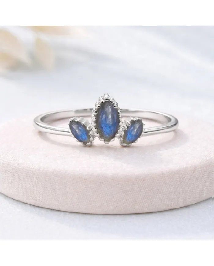 Labradorite Ring in 925 Sterling Silver – Handmade Gemstone Jewelry