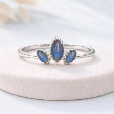 Labradorite Ring in 925 Sterling Silver – Handmade Gemstone Jewelry