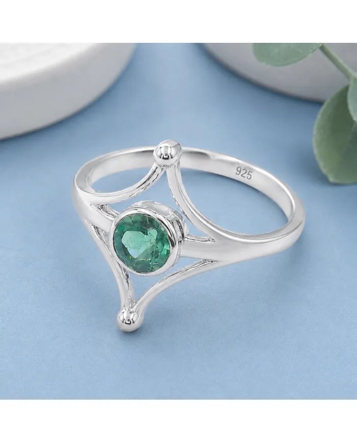 Emerald Solitaire Ring in 925 Sterling Silver Handmade Jewelry for Her