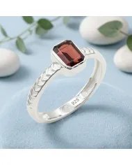 Garnet Ring in 925 Sterling Silver – Handmade Gemstone Jewelry