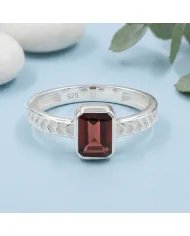 Garnet Ring in 925 Sterling Silver – Handmade Gemstone Jewelry