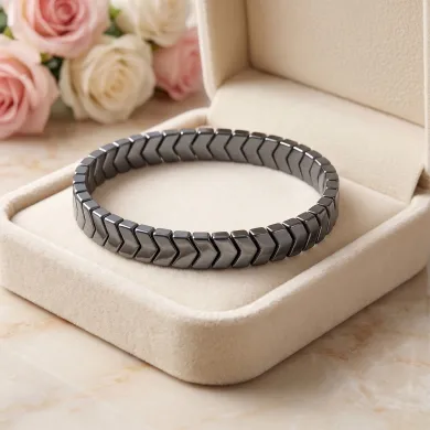Hematite Stretch Bracelet - Arrowhead Design Jewelry for Men & Women